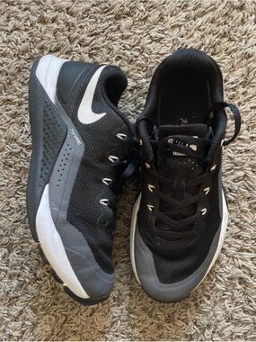 Nike sneakers size 6.5
